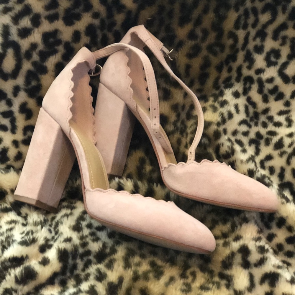 Marc fisher pale pink suede 71/2   Worn one time